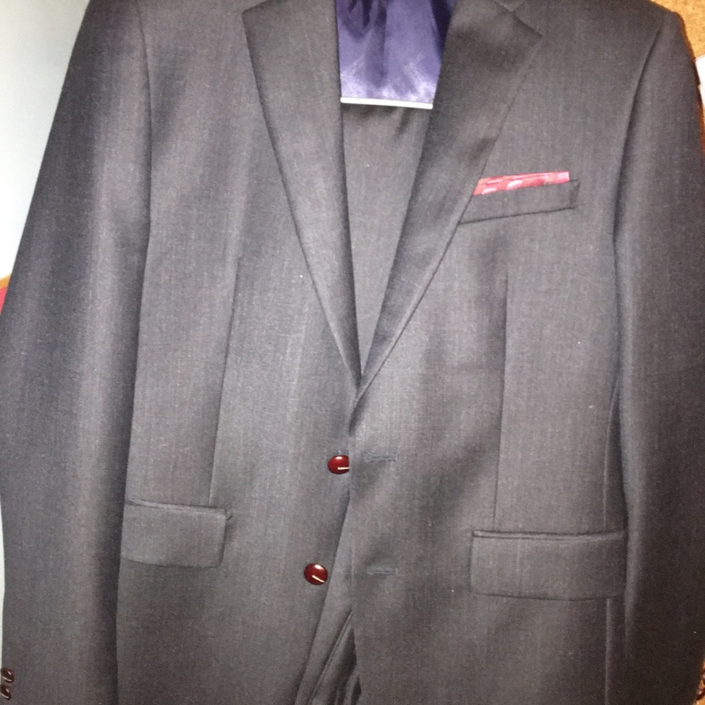 Men’s 100% wool suit new with tags
